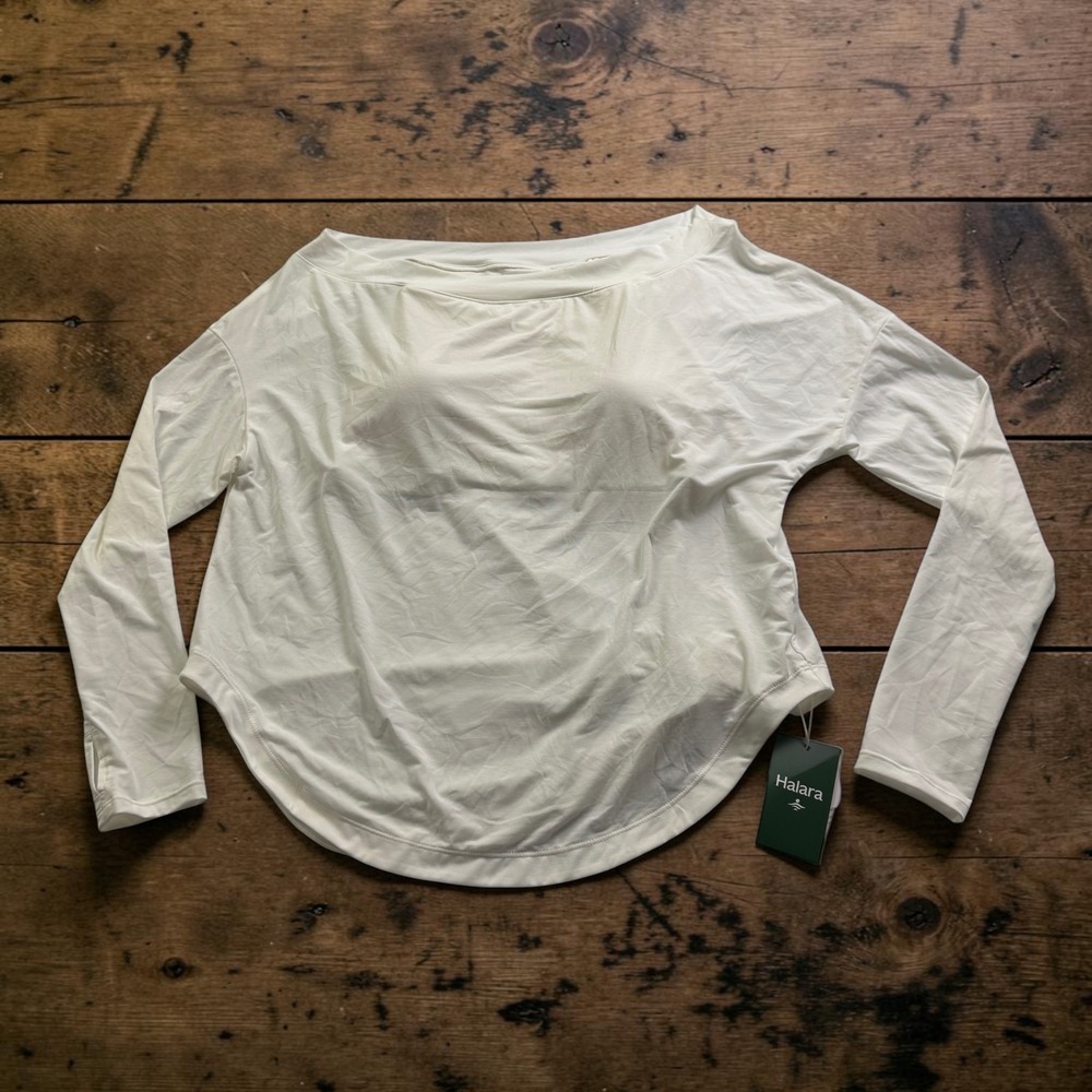 Halara Womens Long Sleeve Top Built In Bra Thumbholes Off White Cream Size M NEW